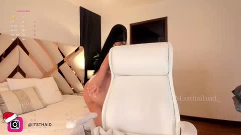 Fernanda Davila online show from 12/15/25, 10:03