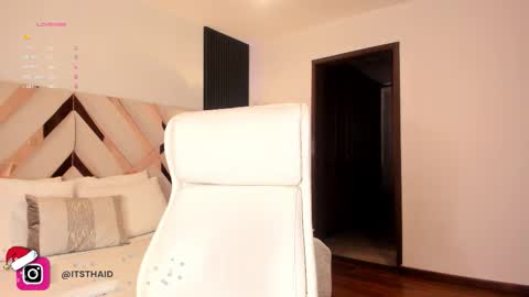 Fernanda Davila online show from 12/22/25, 10:29