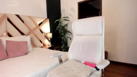 Fernanda Davila online show from 04/14/26, 10:27