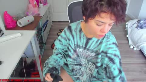 V Nessa online show from 11/14/25, 06:28