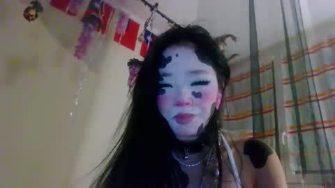 Snapshot of missversatile chatting on 05/02/26, 12:59 Miss Versatile online show from 05/02/26, 12:59