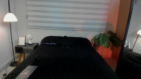 Snapshot of missy_davis chatting on 04/21/26, 01:42 Miss online show from 04/21/26, 01:42