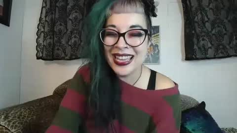 Missy Dee online show from 10/15/25, 07:41