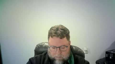 Snapshot of mister_happy567 chatting on 11/22/25, 07:18 Mr. Happy online show from 11/22/25, 07:18