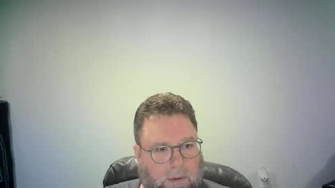 Snapshot of mister_happy567 chatting on 11/23/25, 07:52 Mr. Happy online show from 11/23/25, 07:52