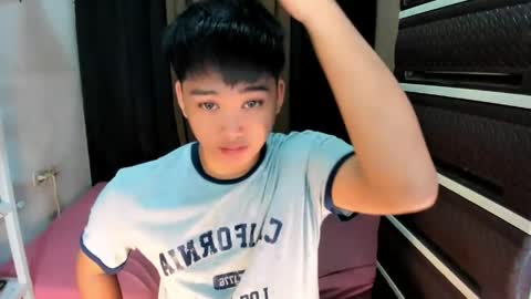 Snapshot of mister_officer chatting on 04/10/26, 12:54 SAINT SACHI will make your day online show from 04/10/26, 12:54