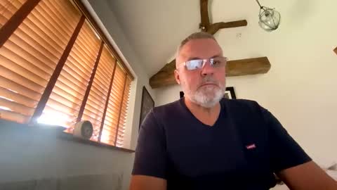 Snapshot of misterblivs chatting on 11/19/25, 01:33 Misterblivs online show from 11/19/25, 01:33