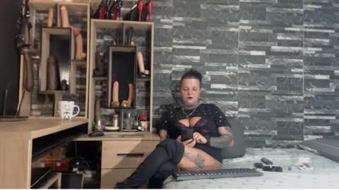 Snapshot of mistress_mirybossy chatting on 12/05/24, 01:47 Mistress Mirybossy online show from 12/05/24, 01:47