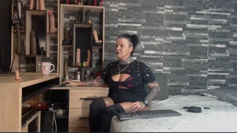 Snapshot of mistress_mirybossy chatting on 12/07/24, 06:10 Mistress Mirybossy online show from 12/07/24, 06:10