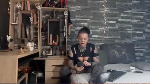 Snapshot of mistress_mirybossy chatting on 12/12/24, 08:03 Mistress Mirybossy online show from 12/12/24, 08:03