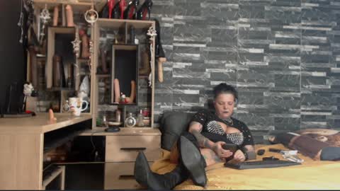 Snapshot of mistress_mirybossy chatting on 01/06/25, 03:20 Mistress Mirybossy online show from 01/06/25, 03:20