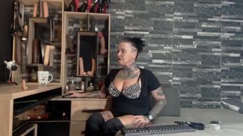 Snapshot of mistress_mirybossy chatting on 01/15/25, 04:36 Mistress Mirybossy online show from 01/15/25, 04:36