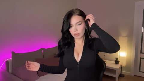 Mia online show from 12/03/25, 08:07