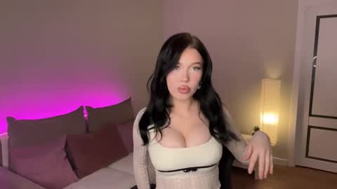 Mia online show from 12/04/25, 08:17