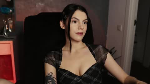 Snapshot of mistress_rochelle chatting on 02/22/25, 05:57 Miss Rochelle online show from 02/22/25, 05:57