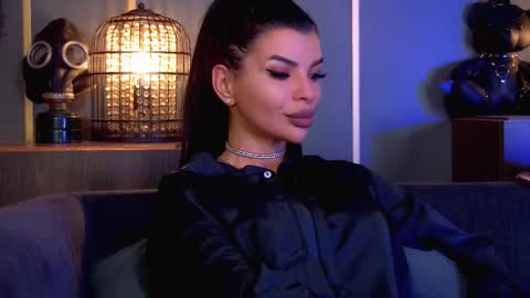 Elenia online show from 11/28/25, 03:47