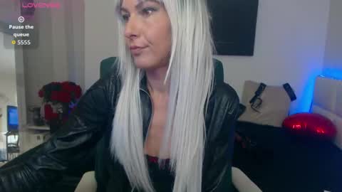 MistressEvelyn  online show from 09/30/25, 07:13