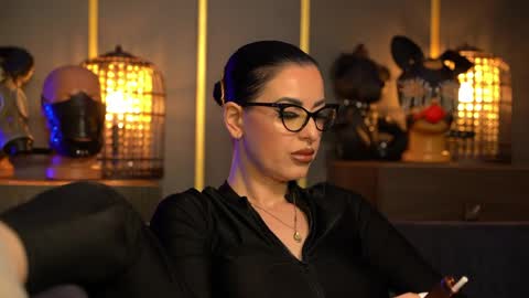 Snapshot of mistresskellykent chatting on 05/20/26, 11:55 Mistress Kelly online show from 05/20/26, 11:55