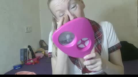 Snapshot of mistressmilly32 chatting on 01/19/26, 08:51 mistressmilly32 online show from 01/19/26, 08:51