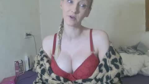 Snapshot of mistressmilly32 chatting on 02/03/26, 09:20 mistressmilly32 online show from 02/03/26, 09:20