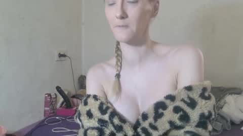 Snapshot of mistressmilly32 chatting on 02/06/26, 08:40 mistressmilly32 online show from 02/06/26, 08:40