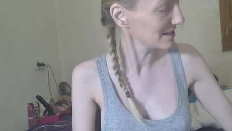 Snapshot of mistressmilly32 chatting on 02/06/26, 09:40 mistressmilly32 online show from 02/06/26, 09:40