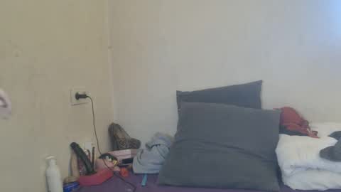 Snapshot of mistressmilly32 chatting on 02/21/26, 02:40 mistressmilly32 online show from 02/21/26, 02:40