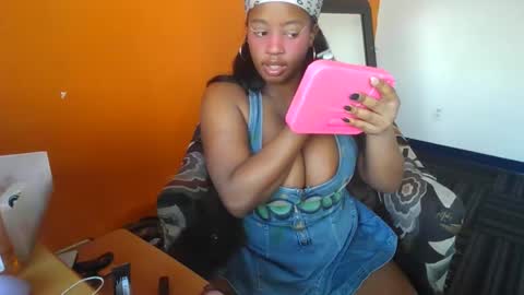 Snapshot of mistressmochareign chatting on 03/01/26, 03:36 mistressmochareign online show from 03/01/26, 03:36