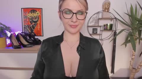 Snapshot of mistresssandy chatting on 12/04/24, 02:59 SANDY online show from 12/04/24, 02:59