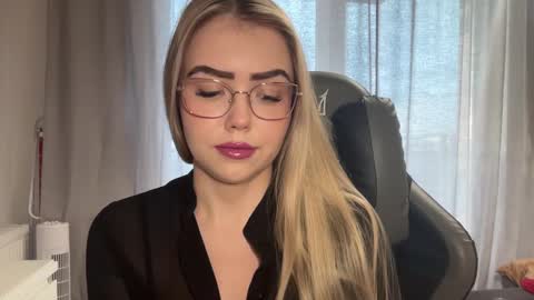 Snapshot of mistresssandy chatting on 01/29/25, 02:53 SANDY online show from 01/29/25, 02:53
