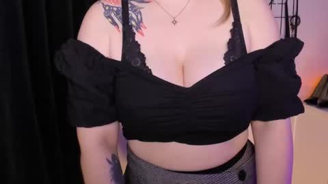 Snapshot of mistresssandy chatting on 02/21/25, 07:10 SANDY online show from 02/21/25, 07:10