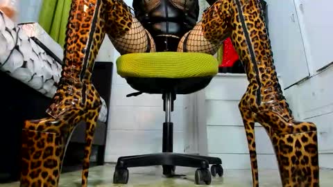 Tiffany online show from 10/03/25, 04:42