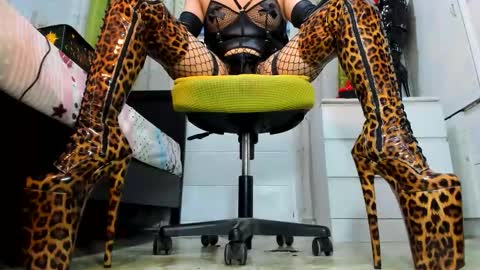 Tiffany online show from 11/15/25, 11:32