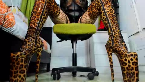 Tiffany online show from 12/21/25, 09:16