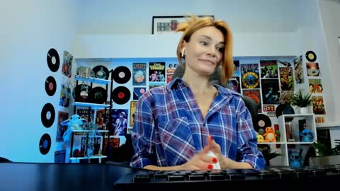 Snapshot of mistybarnes chatting on 12/16/24, 03:43 MistyBarnes NONUDE MODEL online show from 12/16/24, 03:43