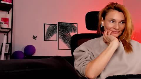 Snapshot of mistybarnes chatting on 01/09/25, 11:58 MistyBarnes NONUDE MODEL online show from 01/09/25, 11:58