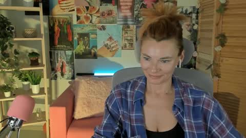 Snapshot of mistybarnes chatting on 03/02/25, 03:27 MistyBarnes NONUDE MODEL online show from 03/02/25, 03:27