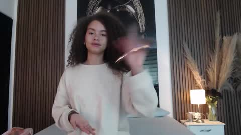 Mtica Brennet online show from 11/19/25, 03:17