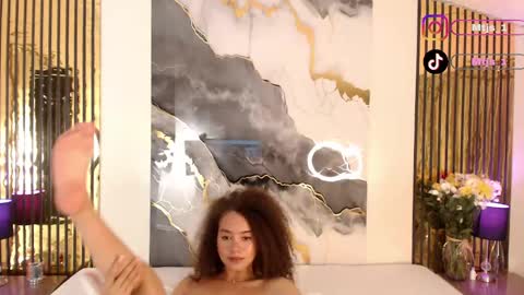 Snapshot of miticabrennet chatting on 05/12/26, 05:15 Mtica Brennet online show from 05/12/26, 05:15