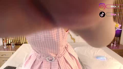 Snapshot of miticabrennet chatting on 05/16/26, 05:04 Mtica Brennet online show from 05/16/26, 05:04