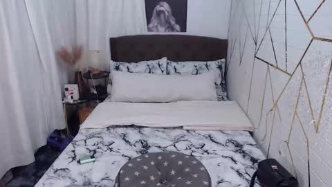 Nicahontas online show from 10/20/25, 10:16