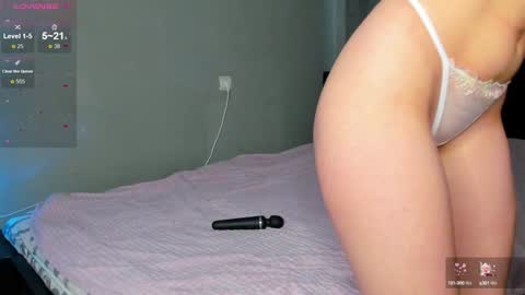 Mia 3 online show from 12/28/24, 07:11