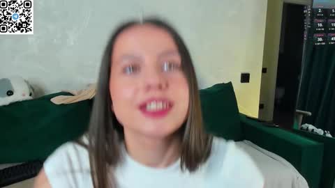 Mia 3 online show from 01/16/26, 01:42