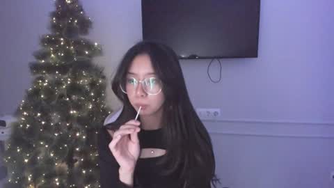   MIa   online show from 12/23/24, 05:22
