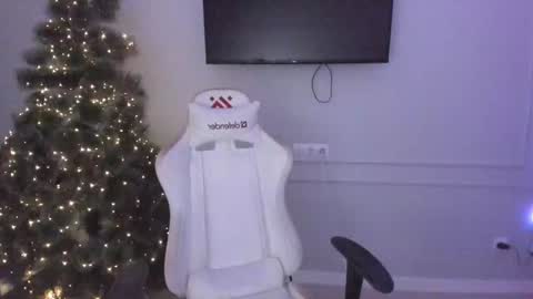   MIa   online show from 12/25/24, 05:37