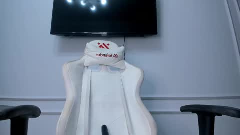   MIa   online show from 02/10/25, 06:03