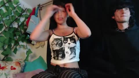 Snapshot of mixipeach chatting on 05/01/26, 02:38 Naomi and Nekorii online show from 05/01/26, 02:38