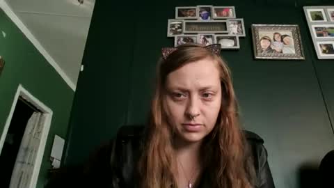 Snapshot of miztrezk chatting on 11/25/25, 03:12 miztrezk online show from 11/25/25, 03:12