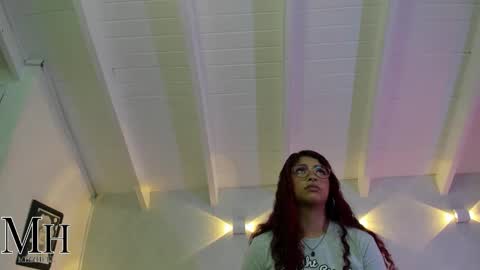 mizzhell_ online show from 10/22/25, 12:38