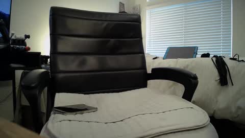 Snapshot of mja30 chatting on 09/29/25, 10:03 Joshua Oaks online show from 09/29/25, 10:03